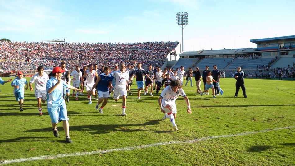 Nacional Campeón 2011/2012: El camino al bicampeonato Nacional Campeón 2011/2012: El camino al bicampeonato