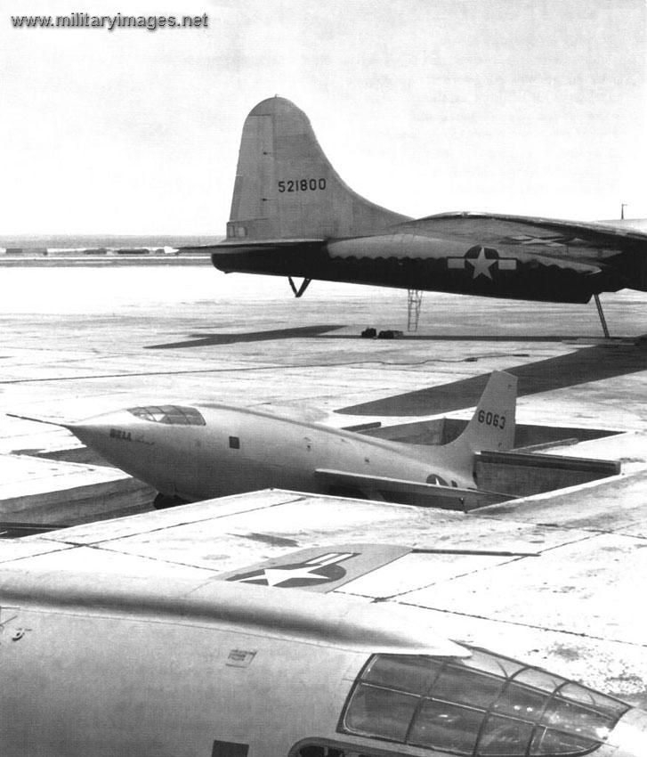 bell_x-1_waiting_for_the_b-29_mothership