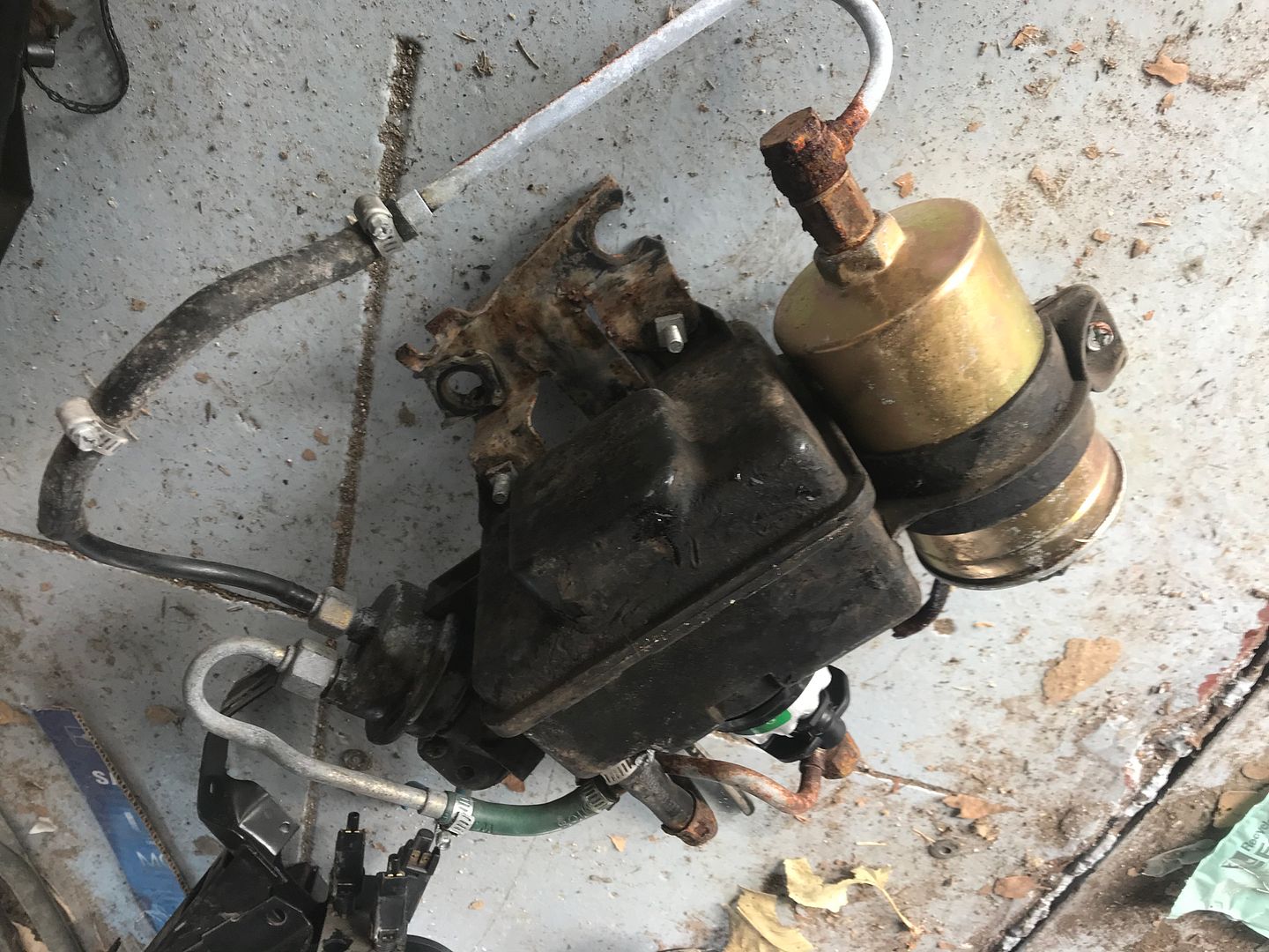 Mk2 Jetta GLI 16v Fuel pump housing / assembly / bosch