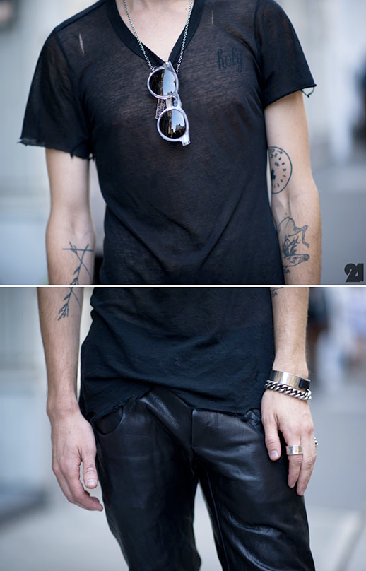 ANDREW DRYDEN STREET STYLE 21EME ARRONDISSEMENT SHEER BLACK TEE TSHIRT LEATHER PANTS SILVER ACCESSORIES BRACELET LINK CHAIN CUFF RINGS MIRRORED CLEAR ROUND SUNGLASSES CHAIN NECKLACE TATTOOS MENS STYLE BLOG