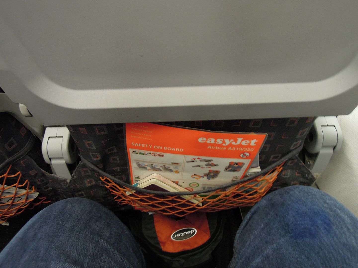 http://i1055.photobucket.com/albums/s515/win1290/Prague%20Trip%20March%202012%20Return%20flight/DSCN1933.jpg