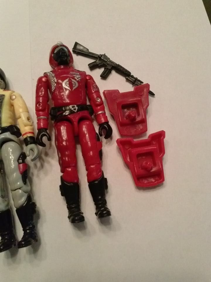 G I JOE BODY PART 1993 V2 M Bison Left Arm C8.5 Very Good